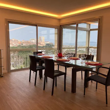 Grand - - De La Rose Apartment